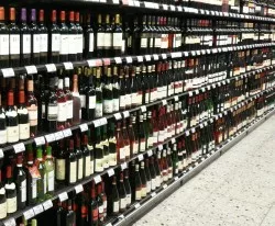 Weinsortiment im Supermarkt