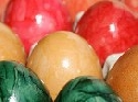 Bei bunten Eiern auf Mindesthaltbarkeitsdatum achten