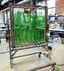 Der Plattenreaktor im Labor sorgt fr ein optimales Lichtmanagement bei der Kultivierung von Algen 