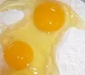 Eier auf Mehl