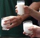 Expertenrat der Infokampagne Karlotta unterwegs: Beinharte Fakten: Die Milch bewegt