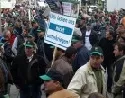Griechische Bauern blockieren Flughafen und Straen 