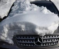 Mercedes im Schnee versoffen