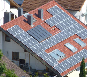 Photovoltaik-Anlage auf Mietshaus