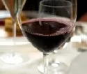 Rotwein im Glas 